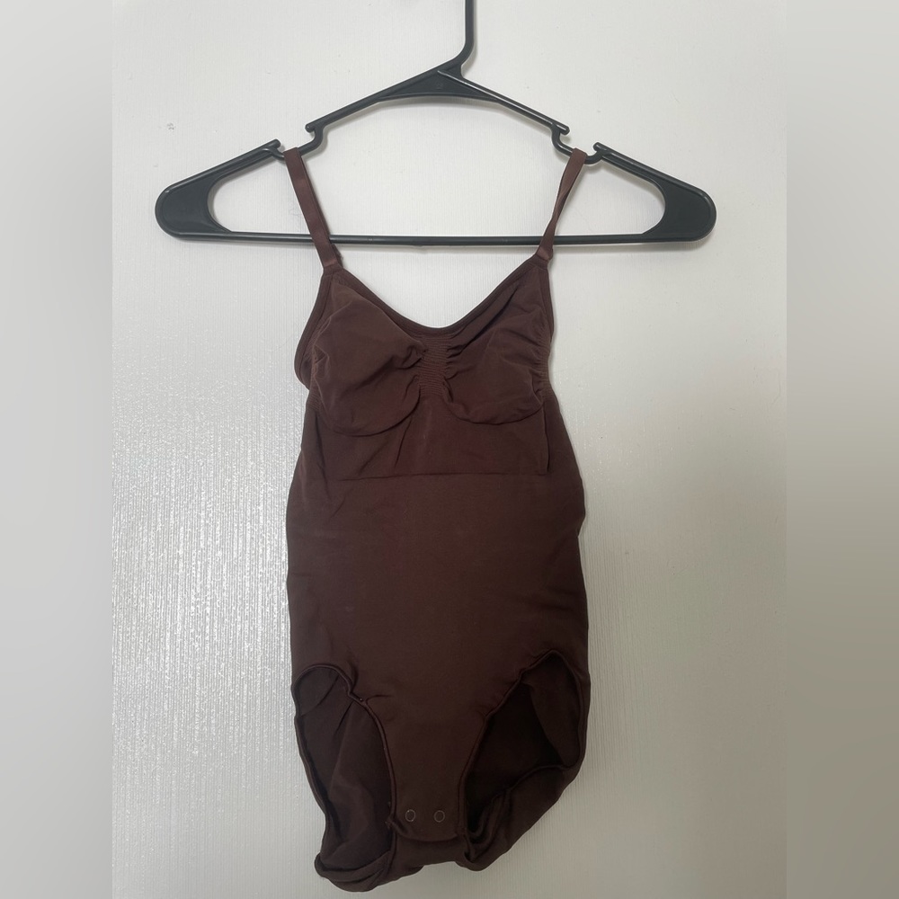 SKIMS SCULPTING BODY SUIT